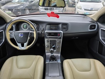 Toyota Auris I Hatchback 5d Facelifting 1.8 HSD 136KM 2011 Volvo V60 I 2.0 163 KM jasne skóry szyberdach alufelgi gwarancja, zdjęcie 11