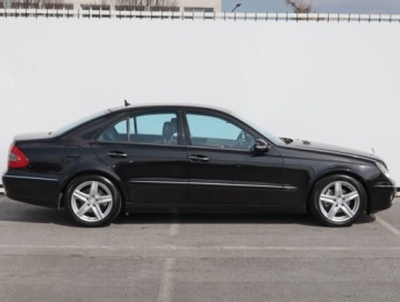 Mercedes Klasa E W211 Sedan W211 1.8 (200 Kompressor) 184KM 2007 Mercedes E E 200 Kompressor, GAZ, Automat, Skóra, zdjęcie 5