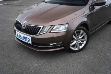 Skoda Octavia III Liftback Facelifting 1.5 TSI ACT 150KM 2019 Skoda Octavia 1.5 TSI, Salon Polska, Serwis ASO, zdjęcie 7