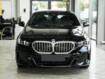 BMW Seria 5 G90-91 Touring 2.0 520d 197KM 2025 BMW Seria 5 520d xDrive Sport Sedan 2.0 (197KM) 2025, zdjęcie 4