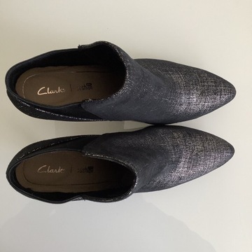 Clarks Laina Violet Black / Metallic botki EU 37,5