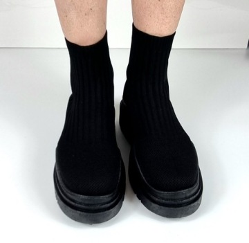 ЧЕРНЫЕ БОТИНКИ НА ПЛОСКОЙ ЭЛАСТИКЕ НОСОК 39