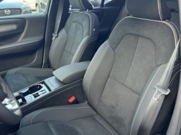 Volvo XC40 2026 VOLVO XC40 B3 Ultra Dark Suv 2.0 (177KM) 2026, zdjęcie 3