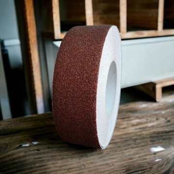 ЛЕНТА ПРОТИВСКОЛЬЗЯЩАЯ 50/6м ДЛЯ ЛЕСТНИЦ коричневая внешняя Paper tech