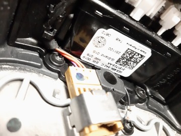 РУЛЕВОЕ КОЛЕСО OCTAVA IV, КОЖАНЫЕ НАКЛАДКИ 5E3959542C