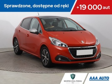 Peugeot 208 I Hatchback 5d Facelifting 1.2 PureTech 82KM 2017 Peugeot 208 1.2 PureTech, Salon Polska