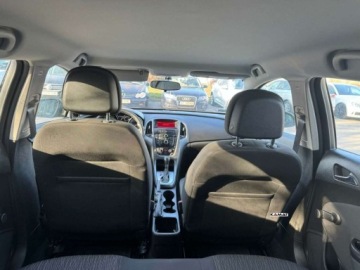 Opel Astra J GTC 1.4 Turbo ECOTEC 140KM 2015 Opel Astra Opel Astra 1,4 Benzyna Automat Klimatyzacja Zamiana 1.4 Benzyna, zdjęcie 13