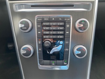 Volvo XC60 I SUV Facelifting 2.0 D3 DRIVE-E 150KM 2015 Volvo XC 60 LEDY SKORY PARKTRONIC NAWIGACJA KLIMATYZACJA HAK HOLOWNICZY, zdjęcie 9