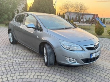 Opel Astra J Hatchback 5d 1.4 Twinport ECOTEC 100KM 2011 Opel Astra 1.4 100KM Klima 1-reka Tablet Carplay Gotowy do jazdy PL, zdjęcie 31