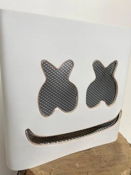 Маска Маршмелло со светодиодной подсветкой.