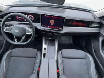 Volkswagen Passat B8 Variant Facelifting 2.0 TDI SCR 150KM 2024 Volkswagen Passat 2.0 TDI 150KM DSG Business Plus FVAT23 Salon Pl Grupa Ci, zdjęcie 9