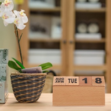 ПРОСТОЙ СТОЛ-КАЛЕНДАРЬ ДАТА БЛОКИ ОФИСНЫЕ УКРАШЕНИЯ МАЛЕНЬКОЕ ДЕРЕВЕНСКОЕ ЗДАНИЕ