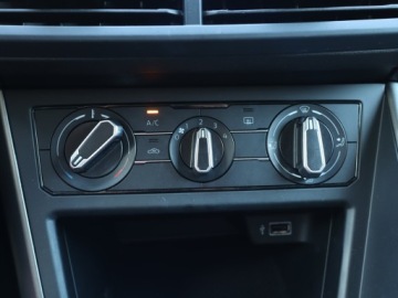 Volkswagen Polo VI Hatchback 5d 1.0 TSI 95KM 2018 VW Polo 1.0 TSI, Salon Polska, VAT 23%, Klima, zdjęcie 12