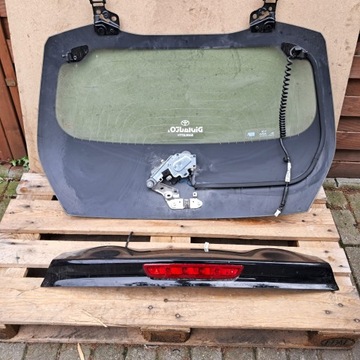 TOYOTA AYGO 2 II 14-21 SKLO (OKNO) ZADNÍ VÍKO KUFRU ORIG.