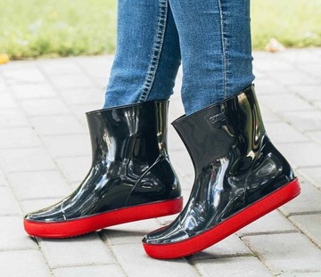 ЧЕРНЫЕ КОРОТКИЕ ЖЕНСКИЕ БОТИНКИ NORDMAN ХИТ 1940-х годов