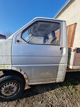 DVEŘE PŘEDNÍ P+L VW T4 1997R