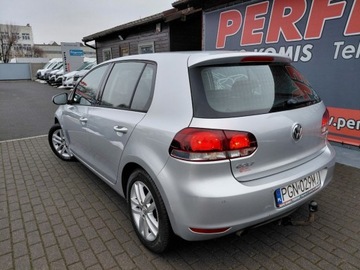 Volkswagen Golf VI Hatchback 5d 1.6 TDI-CR DPF BlueMotion 105KM 2011 Volkswagen Golf Klimatronik Podgrzewane fotele 2xPDC Sensor Alu 1.6 Diesel, zdjęcie 4