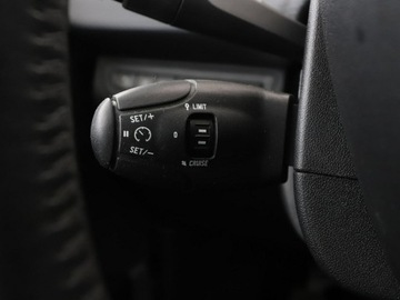 Peugeot 2008 I SUV Facelifting 1.2 PureTech 110KM 2017 Peugeot 2008 Style panorama grzane fotele kamera, zdjęcie 29