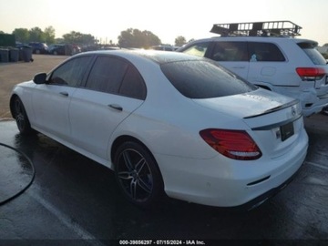 Mercedes Klasa E W213 2020 Mercedes-Benz Klasa E 2020 Mercedes-Benz E-Class E 350 4MATIC Sedan 2.0, zdjęcie 3