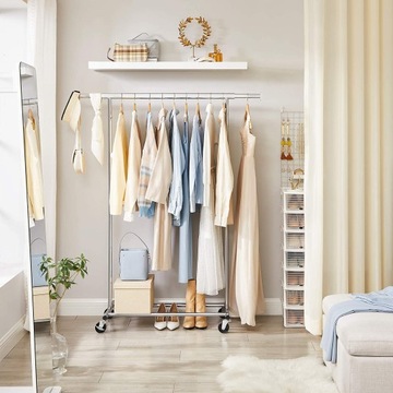 Прочная вешалка для одежды на колесах