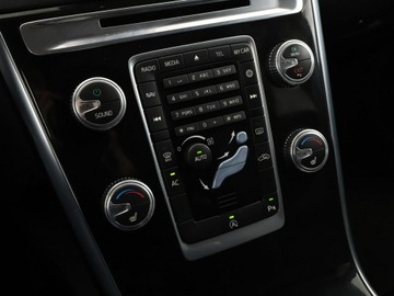 Volvo XC60 I SUV Facelifting 2.0 D3 DRIVE-E 150KM 2017 Volvo XC 60 FV23% Momentum skóra navi PDC grzane, zdjęcie 17