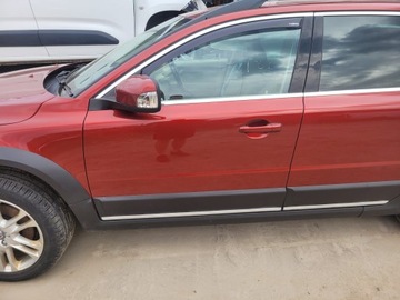 DVEŘE LEVÝ PŘEDNÍ VOLVO XC70 2008-2015 KÓD KOLRU 702-46