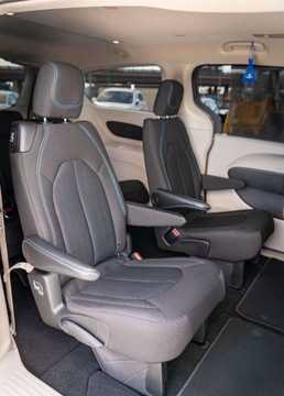 Chrysler Pacifica II 3.6 V6 291KM 2021 Chrysler Pacifica Chrysler Pacifica 3.6 V6 291KM 7-osobowy 3.6 Benzyna, zdjęcie 15