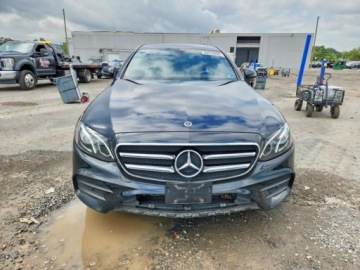 Mercedes Klasa E W213 2019 Mercedes-Benz Klasa E 2019 MERCEDES-BENZ E 300 4MATIC 2.0 Benzyna 255KM, zdjęcie 4
