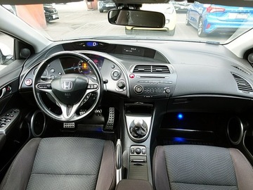 Honda Civic VIII Hatchback 3d 1.8 i-VTEC 140KM 2010 Honda Civic GAZ BIAŁA PERŁA Krajowa Bezwypadkowa, zdjęcie 12