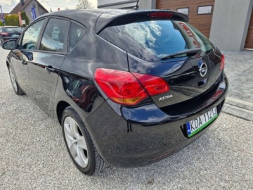 Opel Astra J Hatchback 5d 1.6 Twinport ECOTEC 115KM 2011 Opel Astra Sliczna 1.6 b Doinwestowana Bezwypadkowa Zarejestrowana Gwaranc, zdjęcie 5
