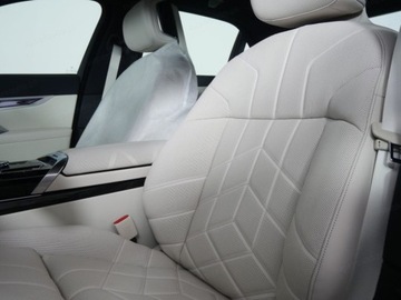 BMW Seria 7 G70 Sedan 3.0 40d 299KM 2025 BMW Seria 7 740d xDrive Sport Sedan 3.0 (299KM) 2025, zdjęcie 7