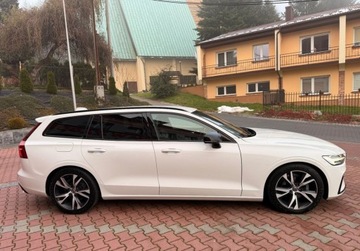Volvo V60 II  Kombi 2.0 D4 190KM 2019 Volvo V60 R_DESIGN 2.0D4 AWD 190ps AutoMat8Biegow HiBeamLED SerwisASO VAT23, zdjęcie 6