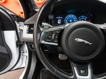 Jaguar XF II Sedan 2.0 i4D 240KM 2019 JAGUAR XF 2.0 AWD R-Sport aut Sedan 241KM 2019, zdjęcie 15