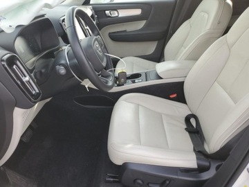 Volvo XC40 2022 Volvo XC 40 Volvo XC40 T5 AWD Momentum z 2022 roku , od firmy ubezpieczeni, zdjęcie 7