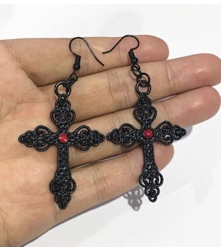Kolczyki rockowe metal gotyk goth czarne krzyże czerwony kamien K126