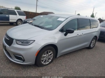 Chrysler Pacifica II 2024 Chrysler Pacifica Touring L 2024 3.6 Benzyna 287KM, zdjęcie 2