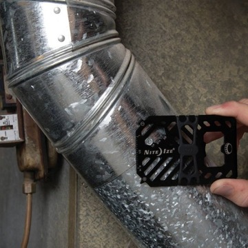 Nite Ize — стальной кошелек с открывашкой и отверткой