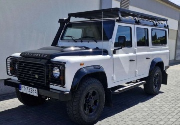 Land Rover Defender III 90 Station Wagon 2.2 TD4 122KM 2012 Land Rover Defender 4X4, HAK, klima, 7 osobowy 2.2 Diesel 122KM, zdjęcie 2