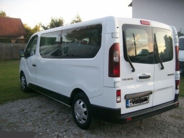 Renault Trafic III Furgon 1.6 dCi 95KM 2018 Renault Trafic 1.6d 95KM 2018r 9 osobowy, zdjęcie 3