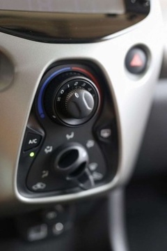 Toyota Aygo II Hatchback 5d 1.0 VVT-i 69KM 2017 Toyota Aygo 1.0 VVT-i X-play Benzyna 69KM, zdjęcie 19