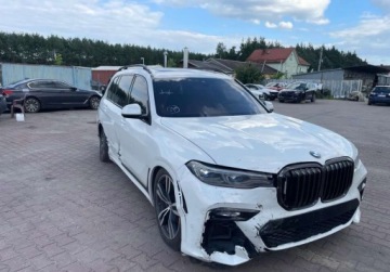 BMW X7 SUV M 4.0 M50i 530KM 2022 BMW X7 2022 BMW X7, M50I 4x4 - W POLSCE, po oplatach i akcyzie 4.4 Benzyna