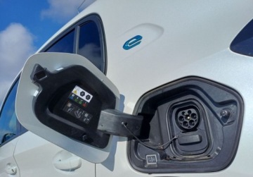 Peugeot 208 II e-208 Elektryczny 136KM 2022 Peugeot 208 70 e-208 ALLURE PACK 136 KM Serwis w ASO Gwarancja FV23, zdjęcie 8