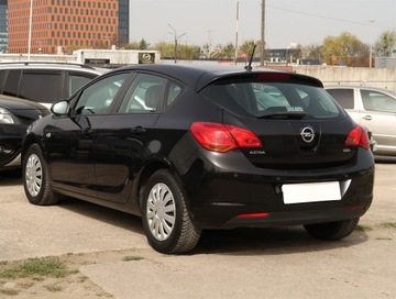 Opel Astra J Hatchback 5d 1.7 CDTI ECOTEC 110KM 2009 Opel Astra 1.7 CDTI, Klima, Tempomat, Parktronic, zdjęcie 3