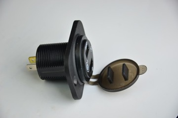 Быстрое автомобильное зарядное устройство с вольтметром 2x USB Qc 3.o с рамкой