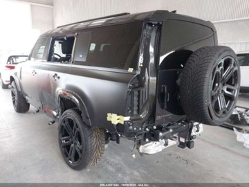 Land Rover Defender IV (L663) 2023 Land Rover Defender 130 x-dynamic se, 2023r., 4x4, 3.0L 3.0 Benzyna 395KM, zdjęcie 3