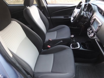 Toyota Yaris III Hatchback 5d Facelifting 2017 1.5 Dual VVT-iE 111KM 2017 Toyota Yaris 1.5 Dual VVT-i, Salon Polska, Klima, zdjęcie 8