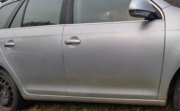 VW GOLF V VI KOMBI DRZWI PRAWY PRZÓD LA7W