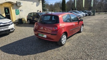 Renault Clio III Hatchback 5d 1.6 i 16V 88KM 2005 Renault Clio Benzyna 1.6, zdjęcie 3
