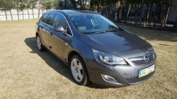 Opel Astra J Sports Tourer 1.4 Turbo ECOTEC 140KM 2011 Opel Astra super stan. Gwarancja. Polecam!!!, zdjęcie 2