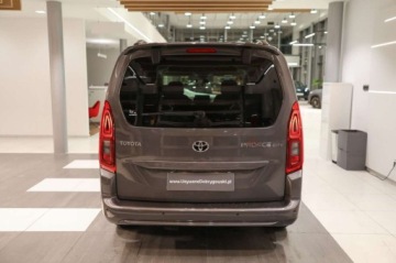 Toyota 2022 Toyota Proace City Verso Long 1.2 D-4T Family Aut. 1.2 Benzyna 130KM, zdjęcie 4
